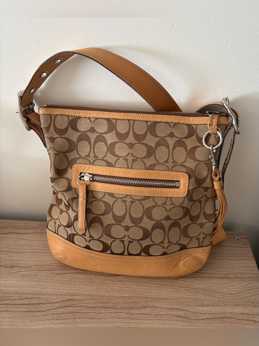 Coach Tan Signature Canvas Hobo messenger Bag purse